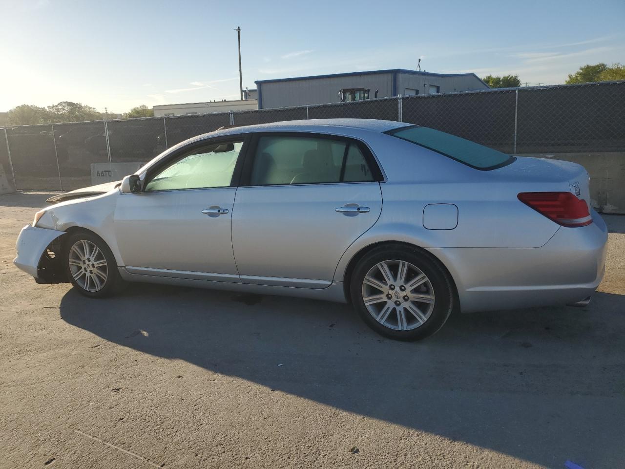 2008 Toyota Avalon - Image 2
