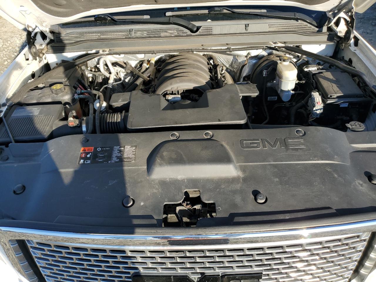2015 GMC Yukon - Image 12