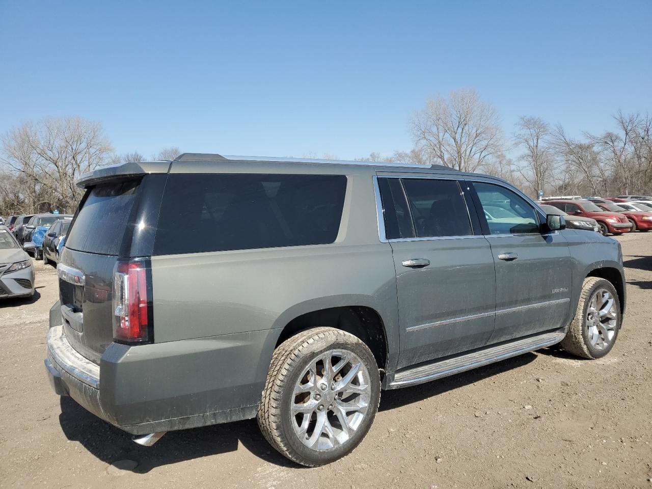 2017 GMC Yukon - Image 3