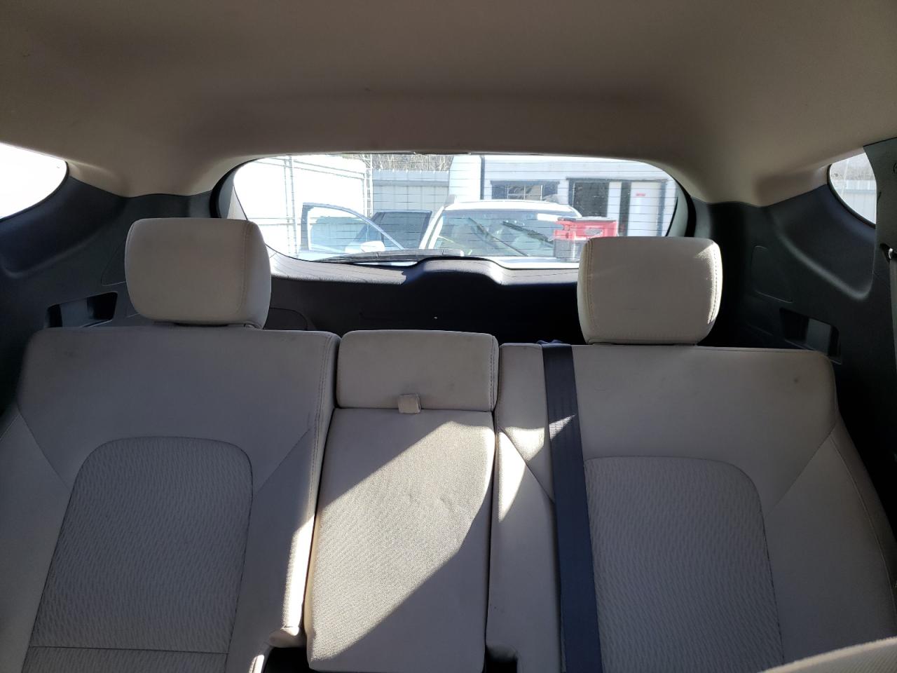 2016 Hyundai Santa Fe - Image 10