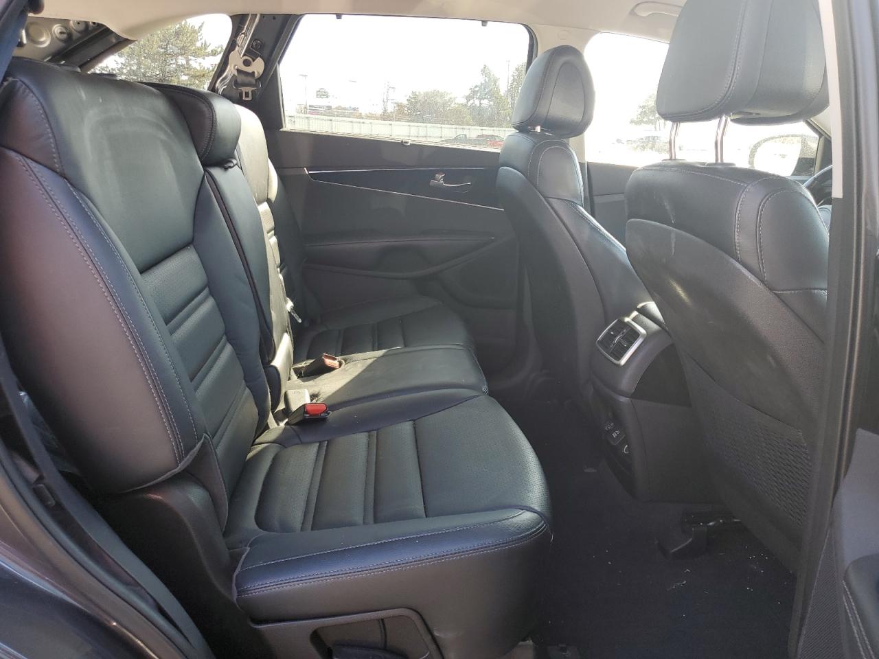 2016 Kia Sorento - Image 11