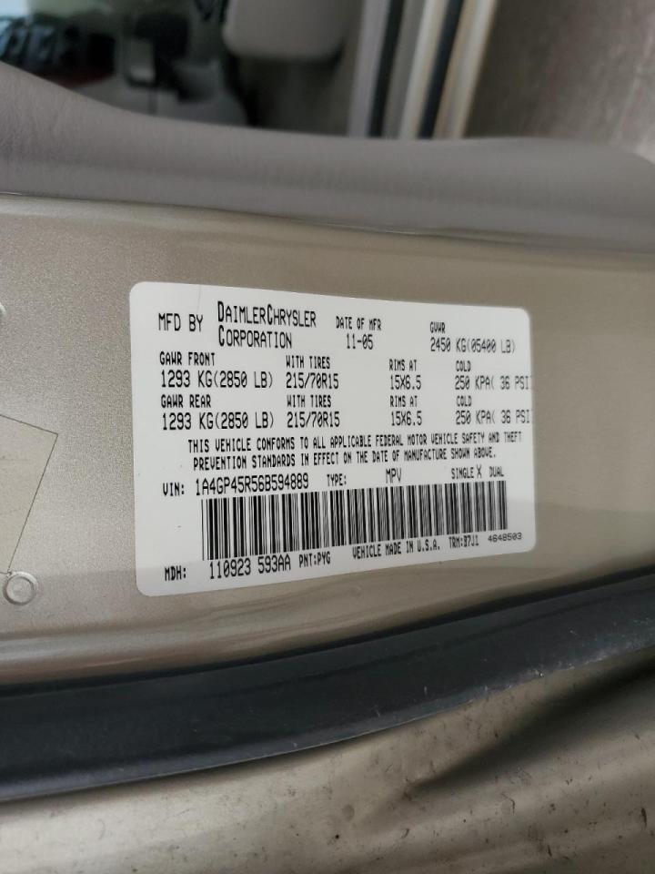 2006 Chrysler Town & Country - Image 13