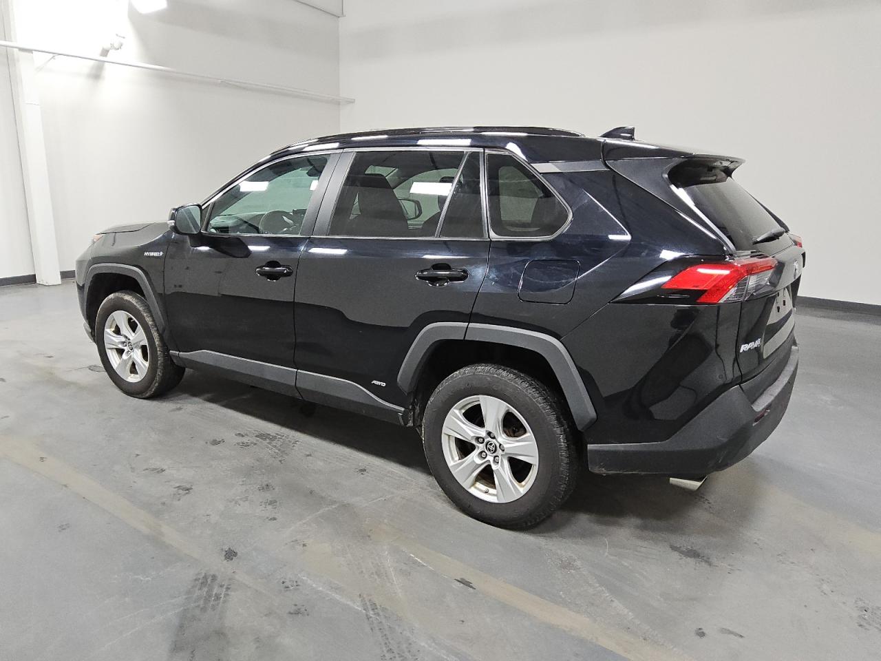 2021 Toyota RAV 4 - Image 2