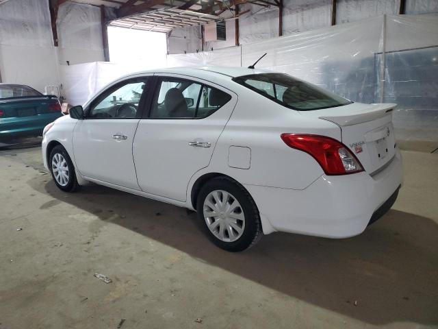 Sedans NISSAN VERSA 2015 Biały