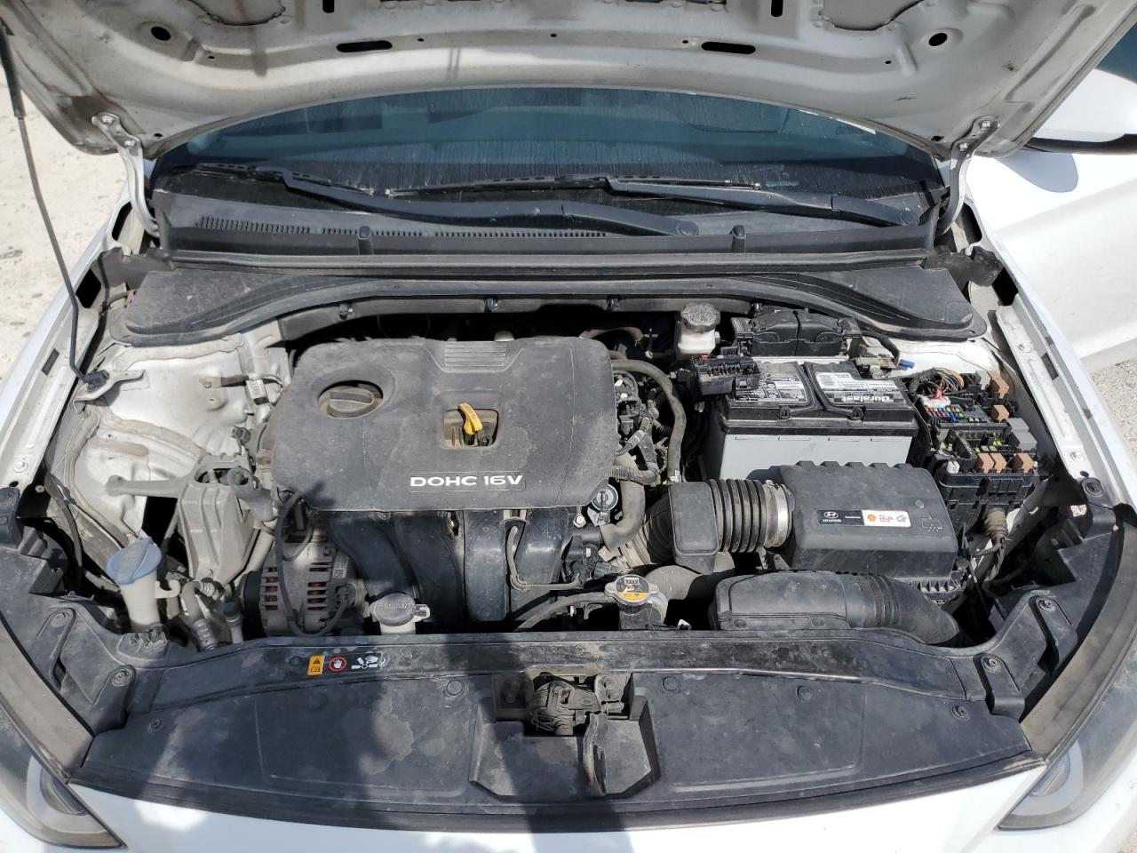 2018 Hyundai Elantra - Image 11