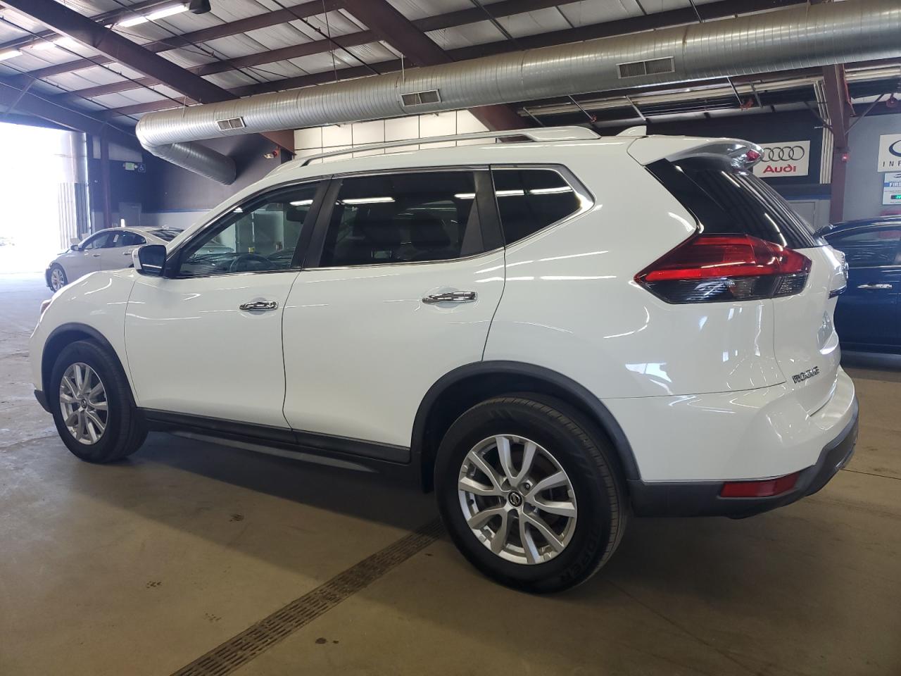 KNMAT2MV3HP602651 NISSAN ROGUE 2017