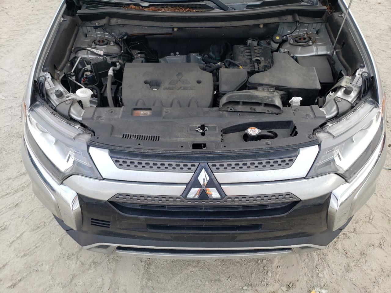 2020 Mitsubishi Outlander - Image 12