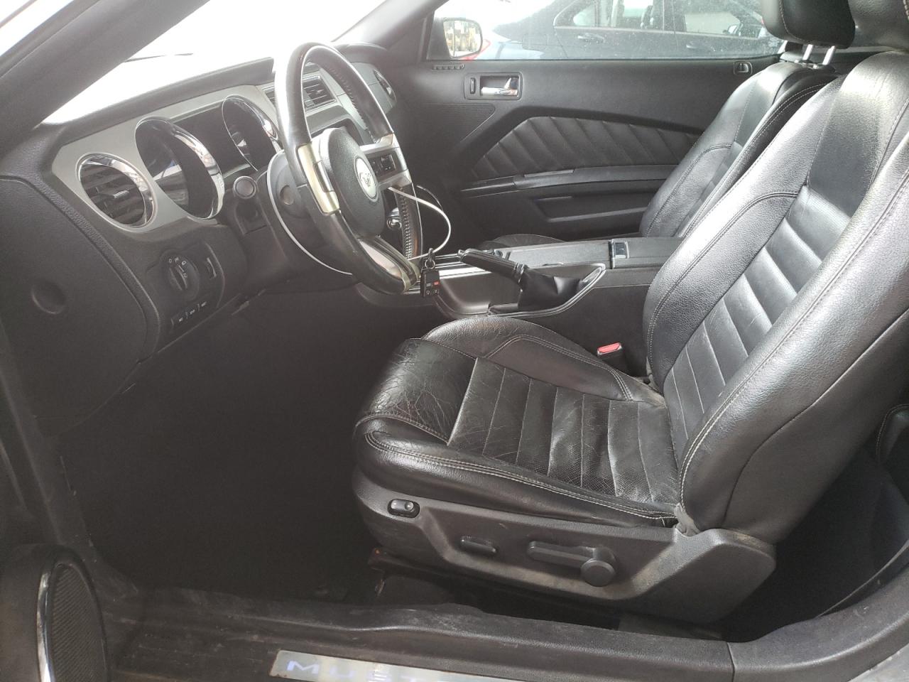2010 Ford Mustang - Image 7