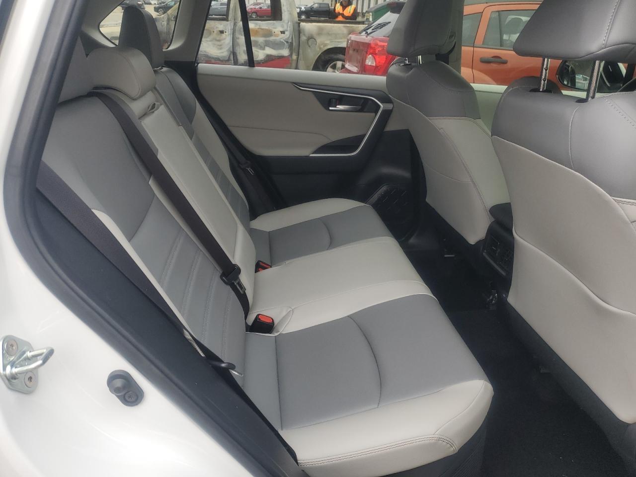 JTMB6RFV2RJ046614 TOYOTA RAV4 2024