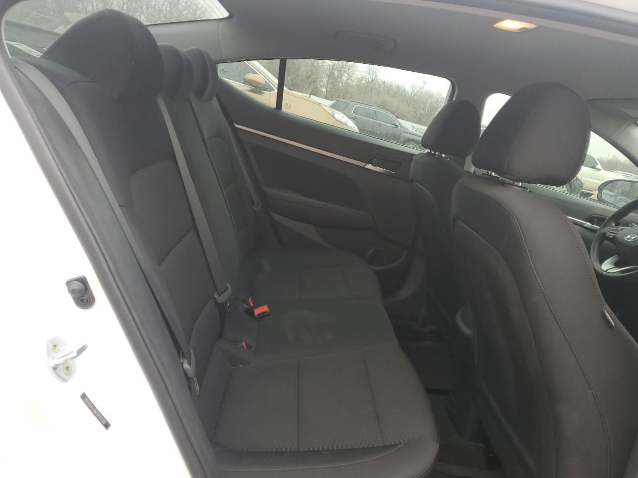 2019 Hyundai Elantra - Image 10