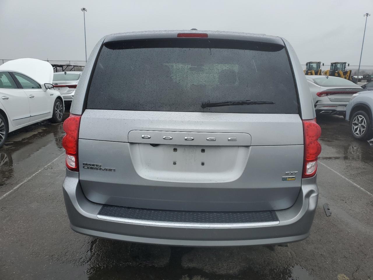 2017 Dodge Caravan - Image 6