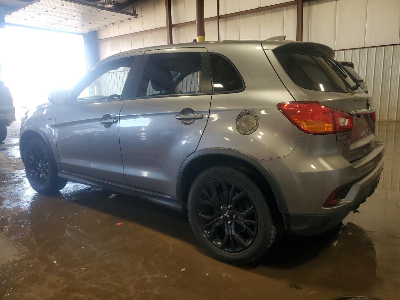 2018 Mitsubishi Outlander - Image 2