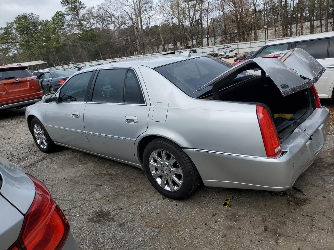 2009 Cadillac DTS - Image 2