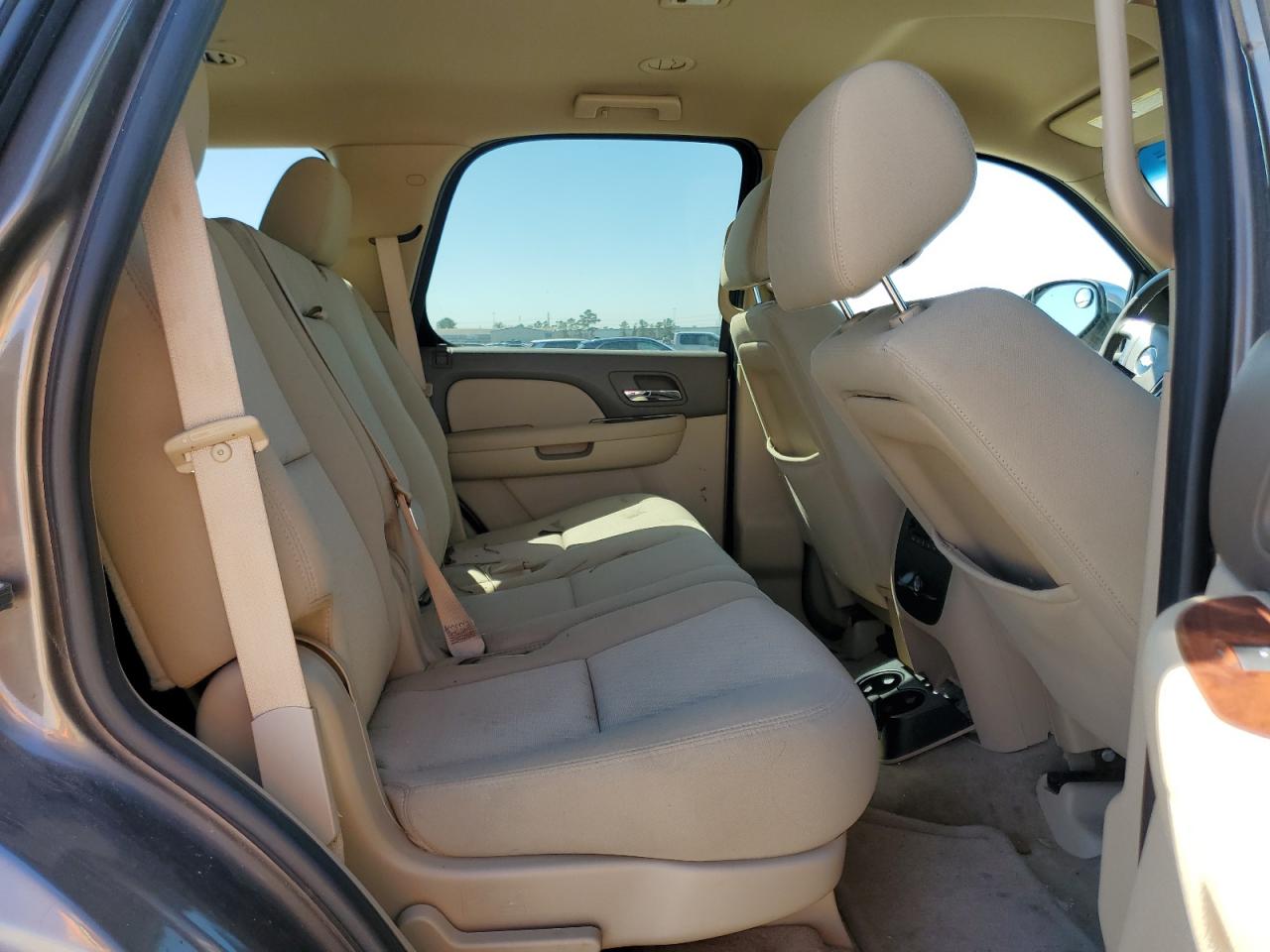 2011 Chevrolet Tahoe - Image 11