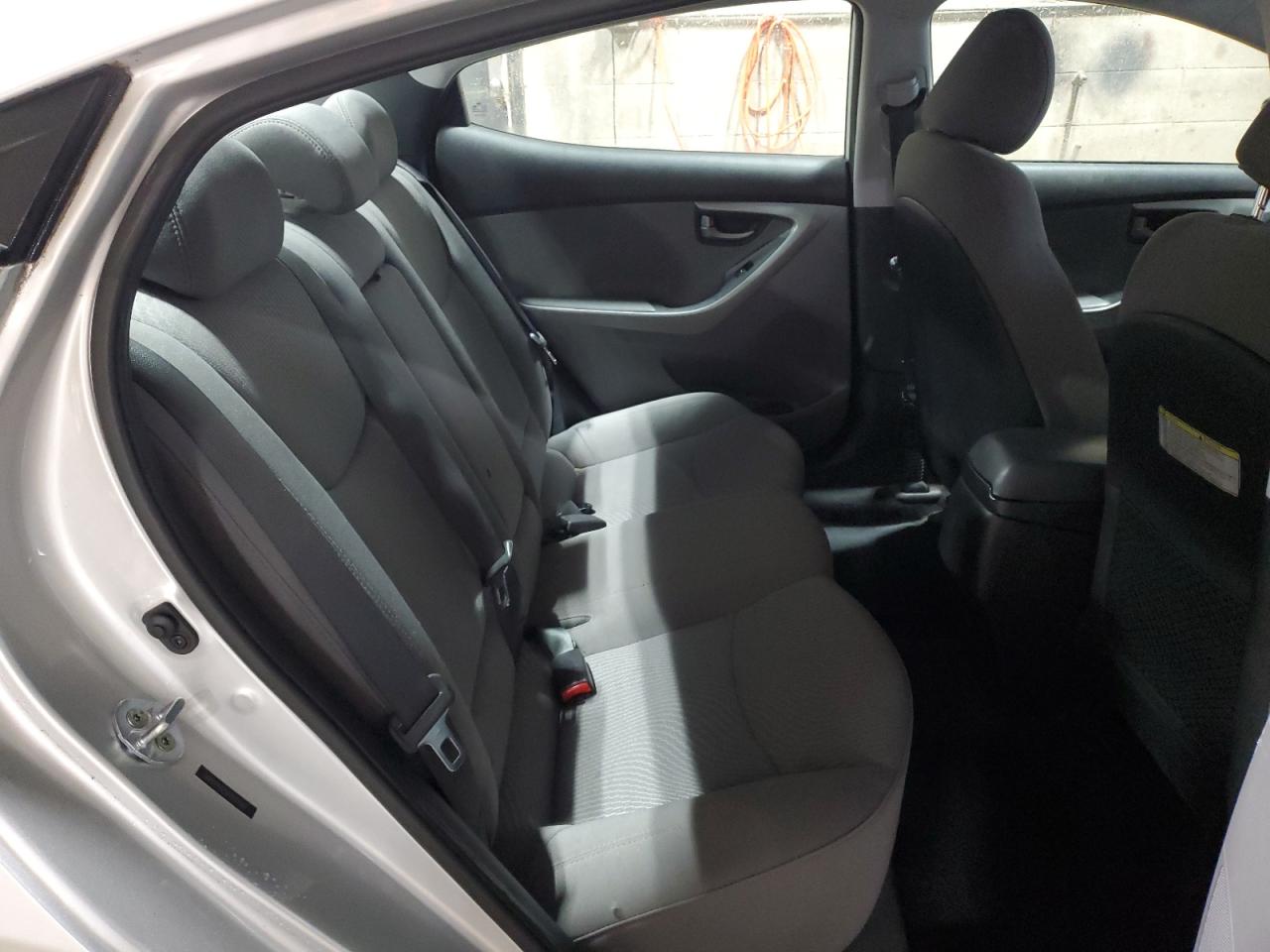2015 Hyundai Elantra - Image 10