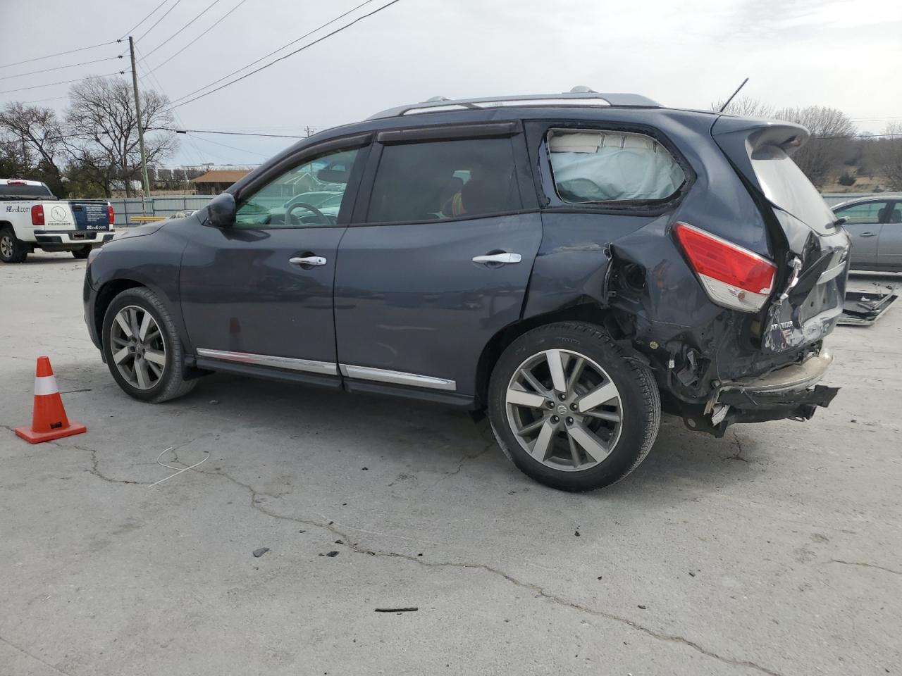 2014 Nissan Pathfinder - Image 2