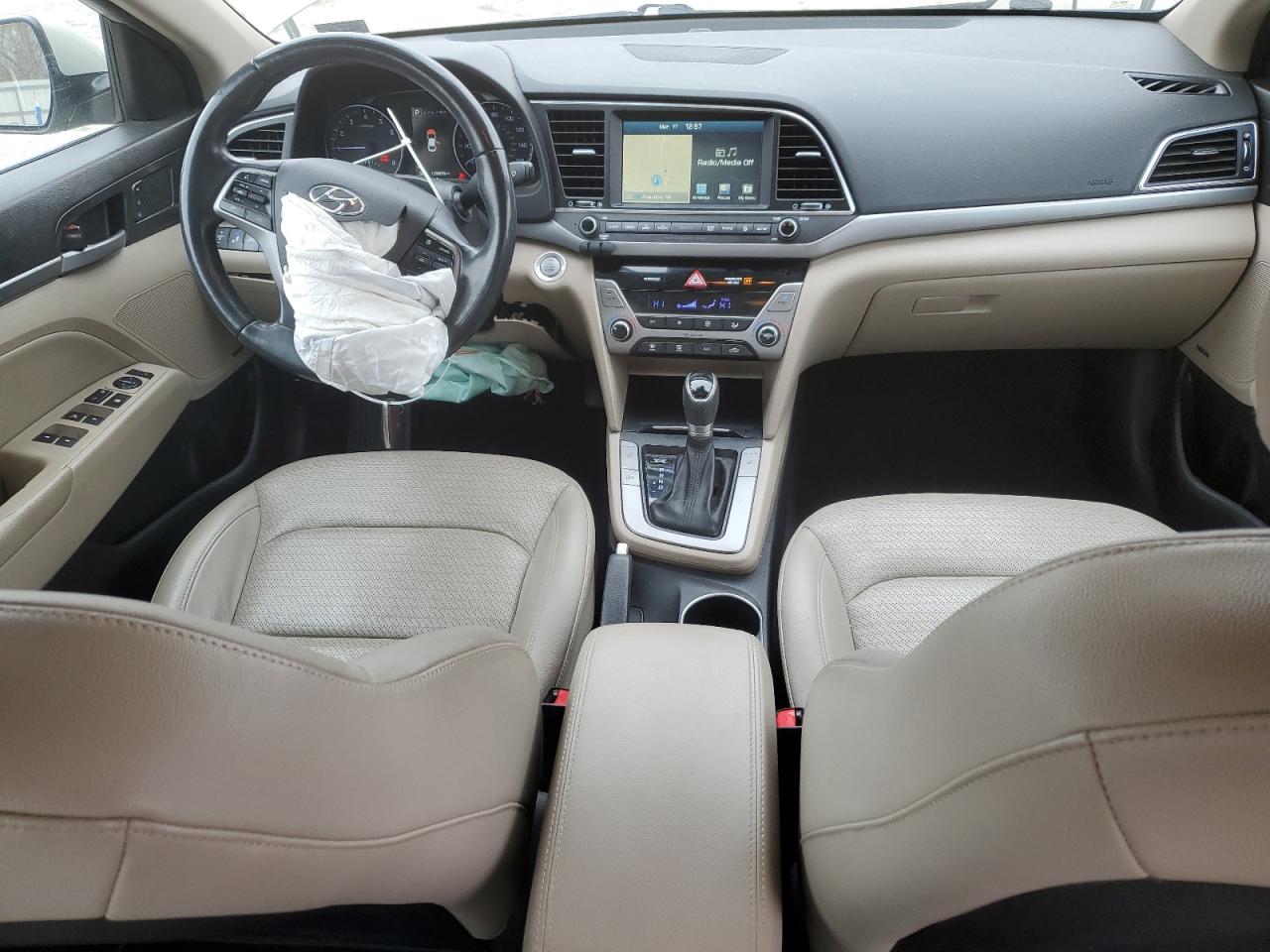 2017 Hyundai Elantra - Image 8