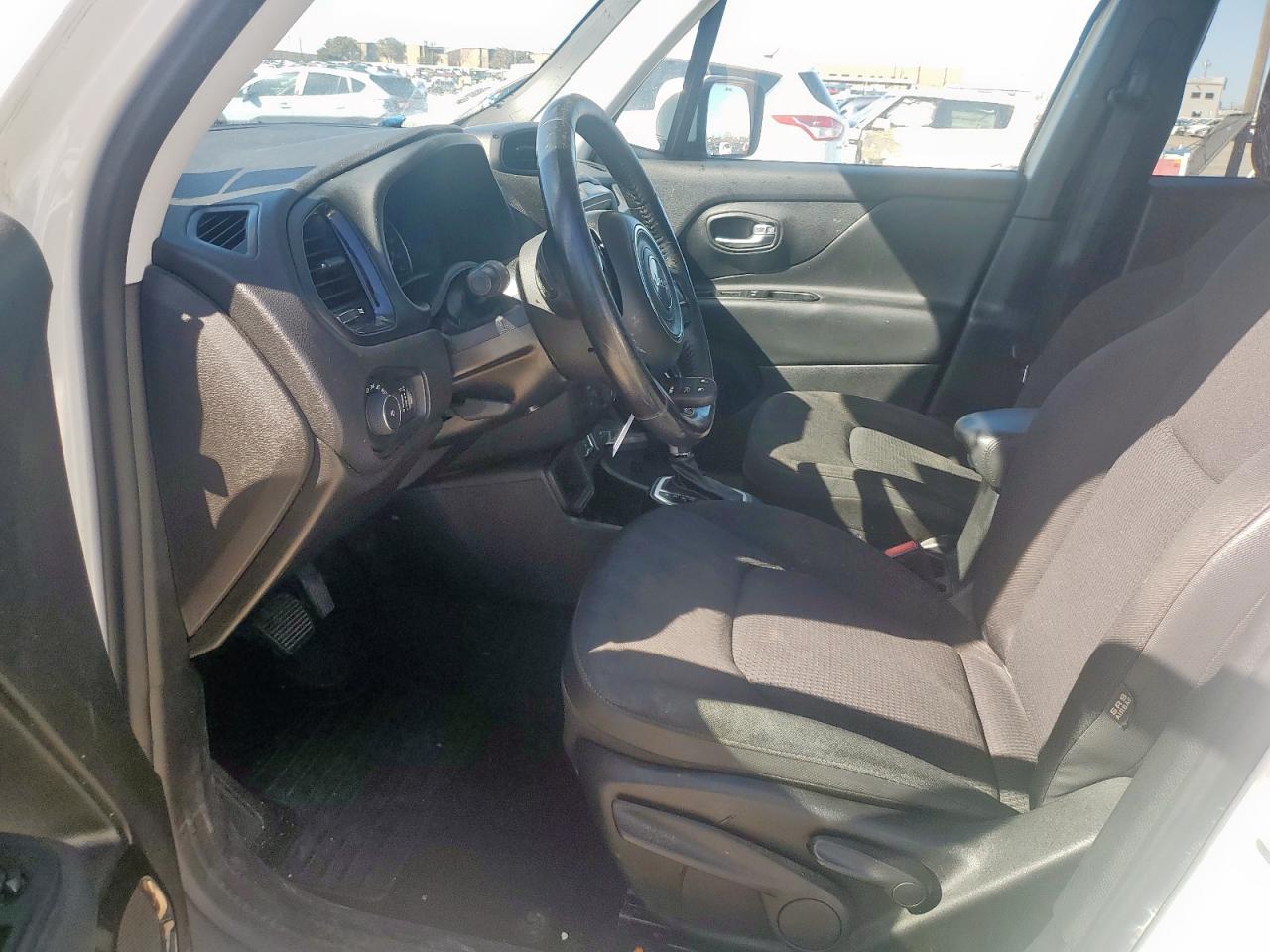 2018 Jeep Renegade - Image 7