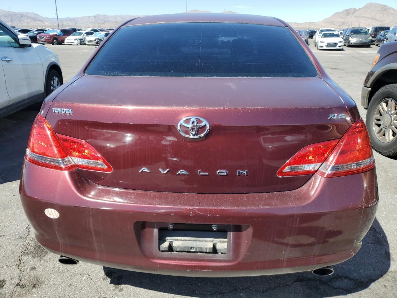 2005 Toyota Avalon - Image 6