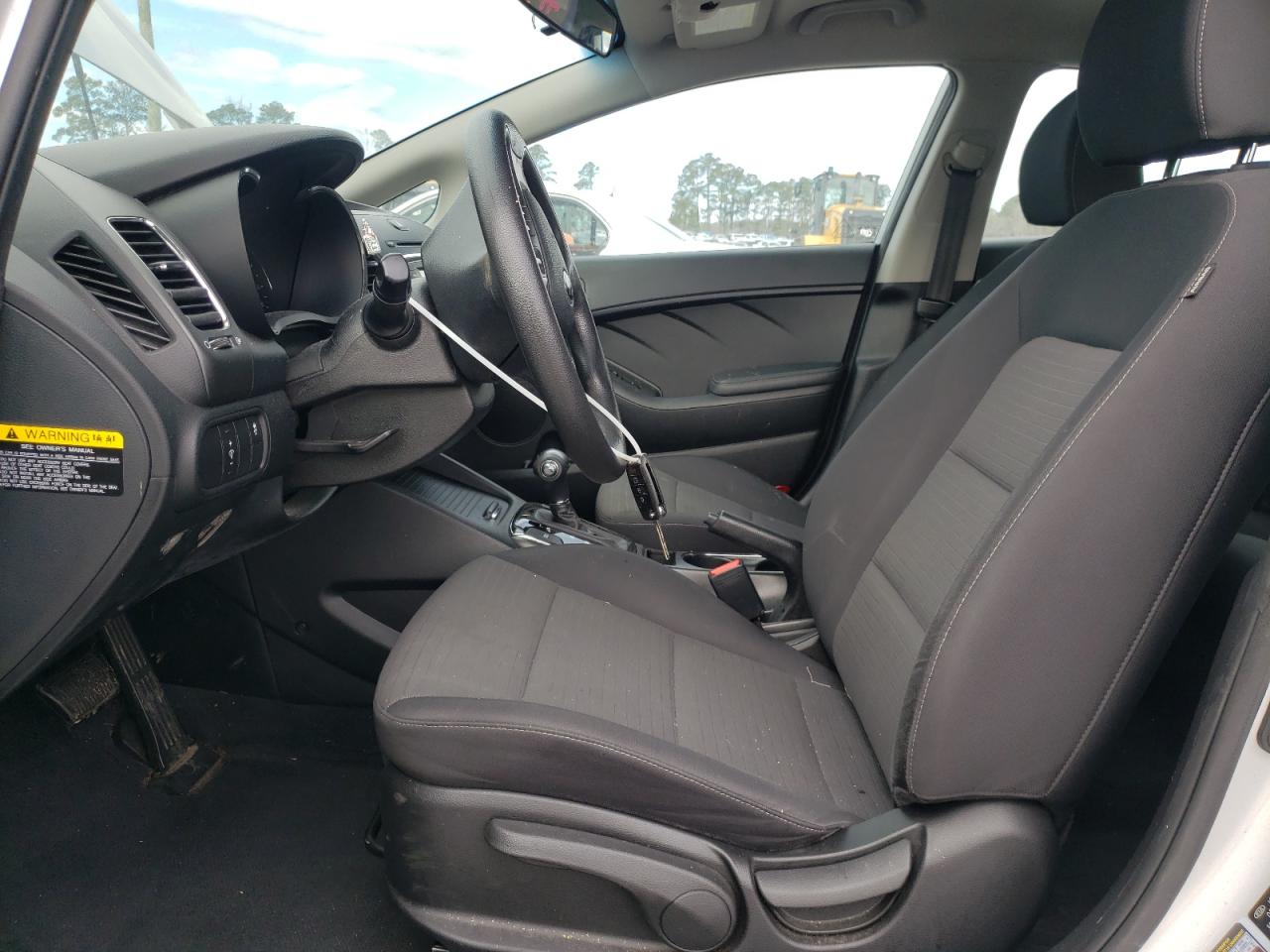 2017 Kia Forte - Image 7