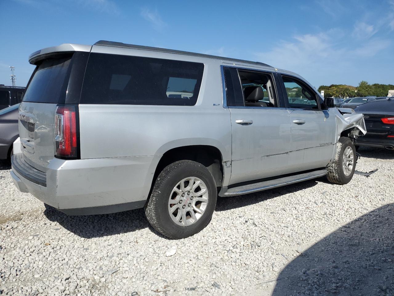 2016 GMC Yukon - Image 3