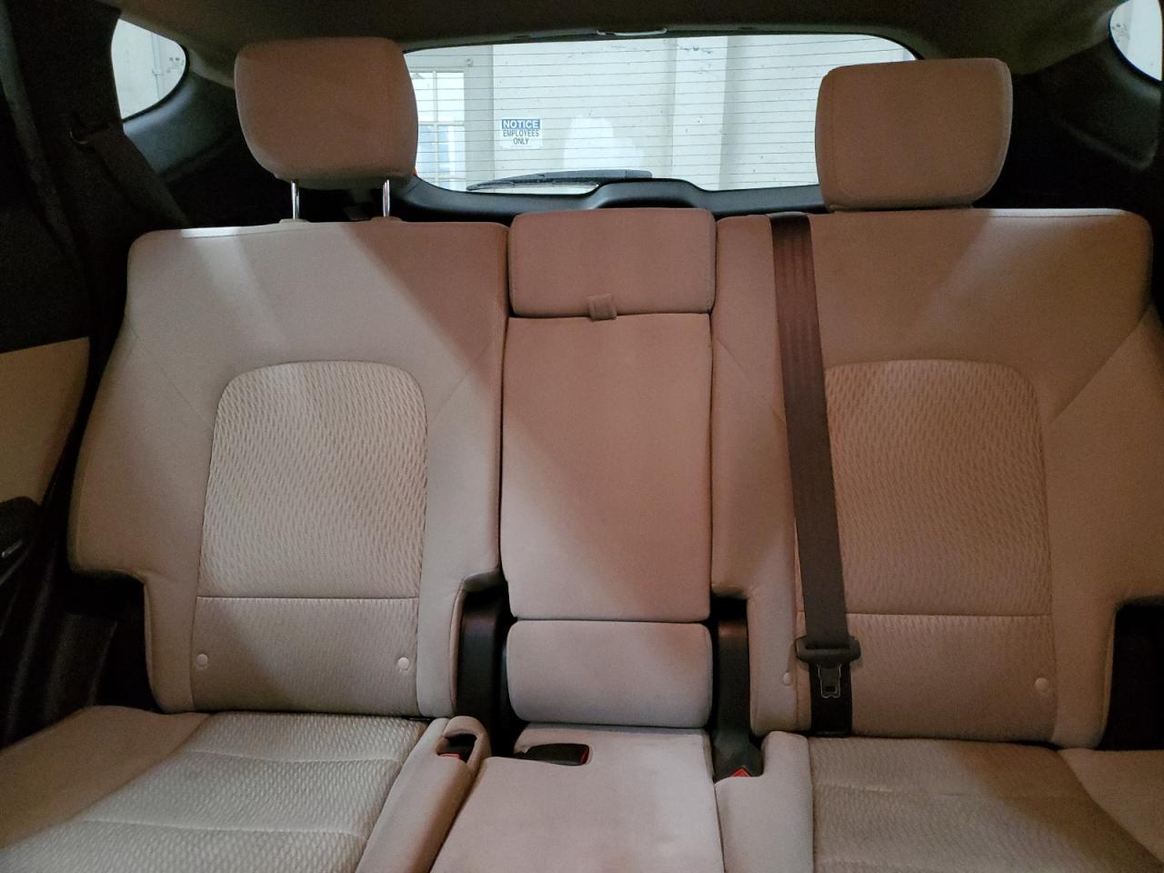 2016 Hyundai Santa Fe - Image 10