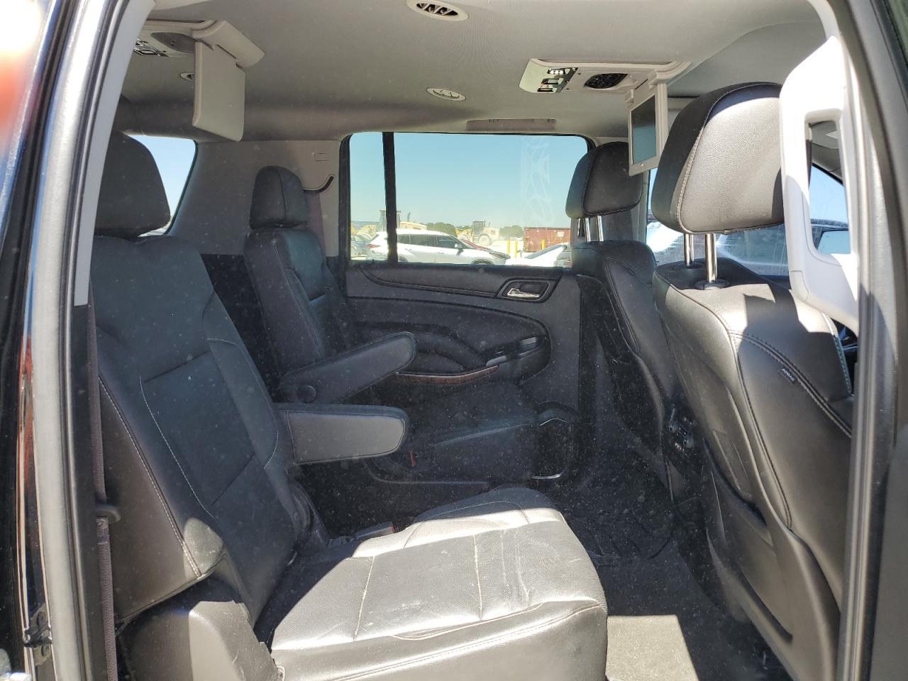 2015 Chevrolet Suburban - Image 11