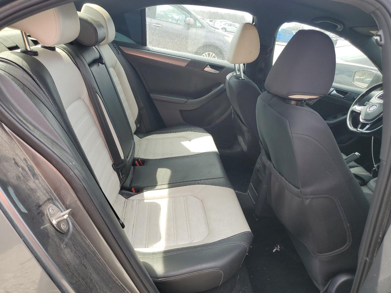 2017 Volkswagen Jetta - Image 10