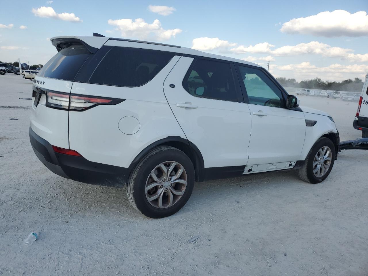 2019 Land Rover Discovery - Image 3