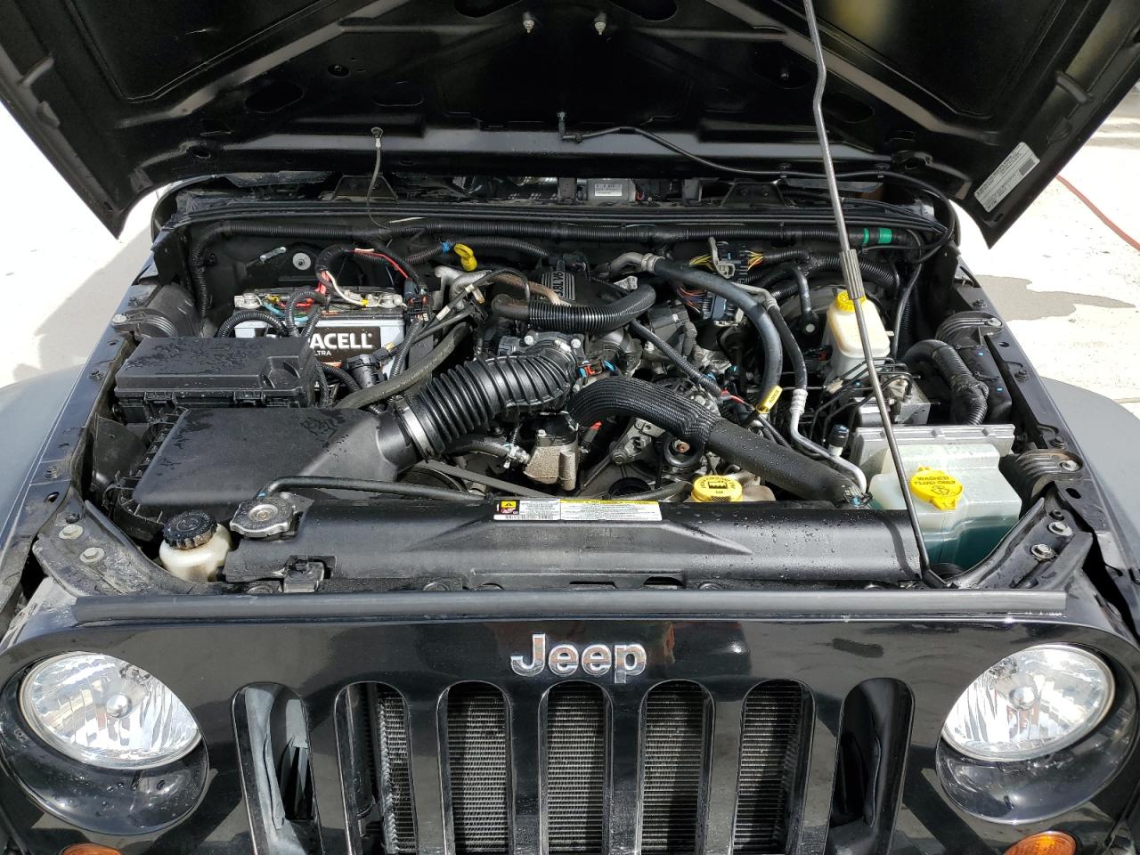 2011 Jeep Wrangler - Image 12