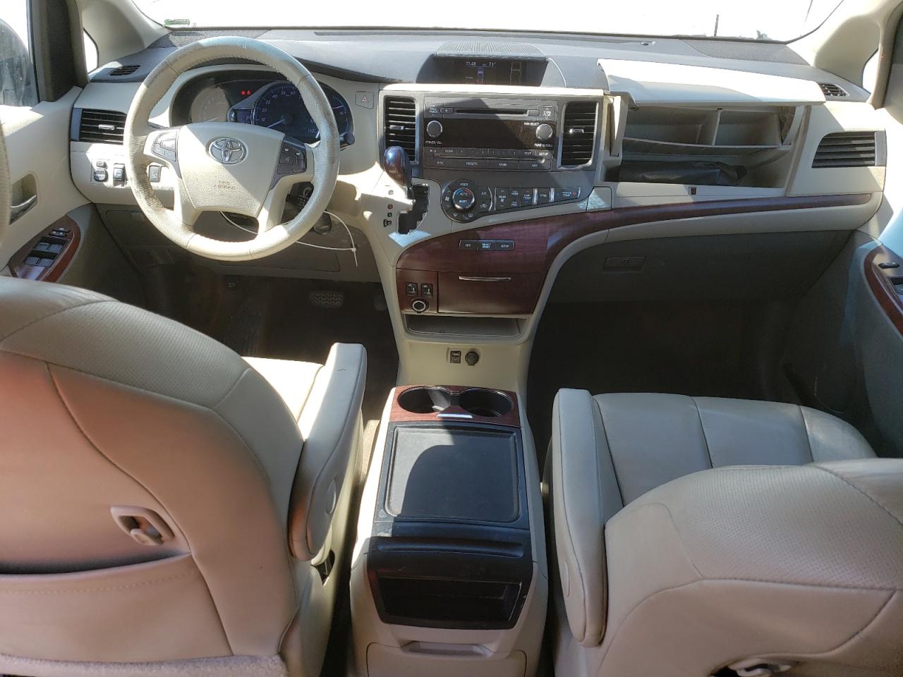 2014 Toyota Sienna - Image 8