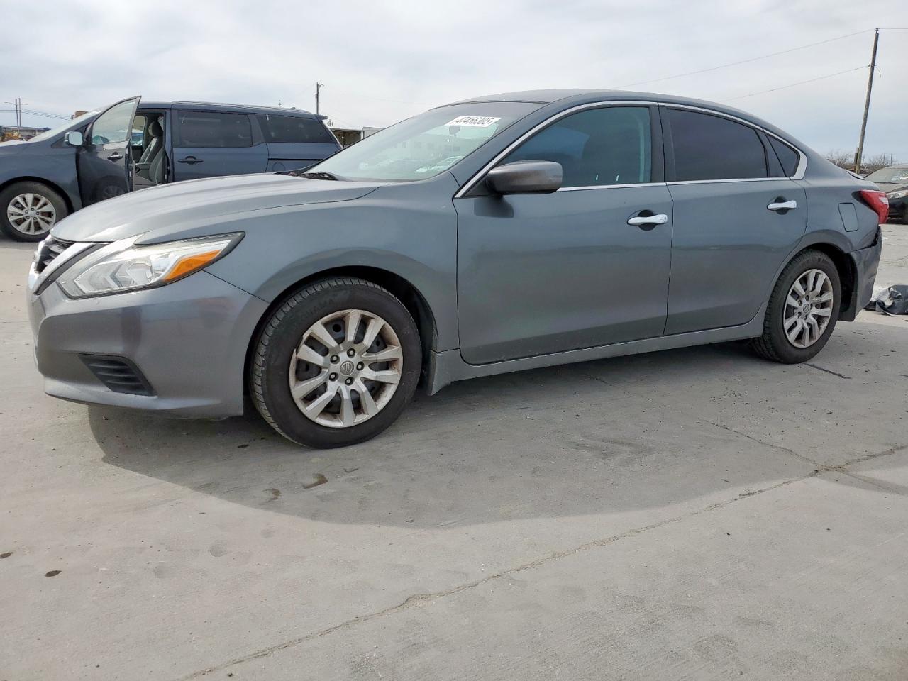 2017 Nissan Altima 2.5 for Sale in Grand Prairie, TX - Rear End