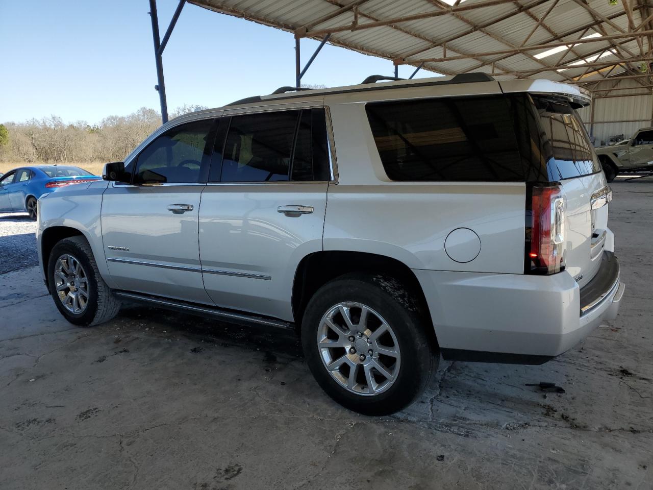 2015 GMC Yukon - Image 2