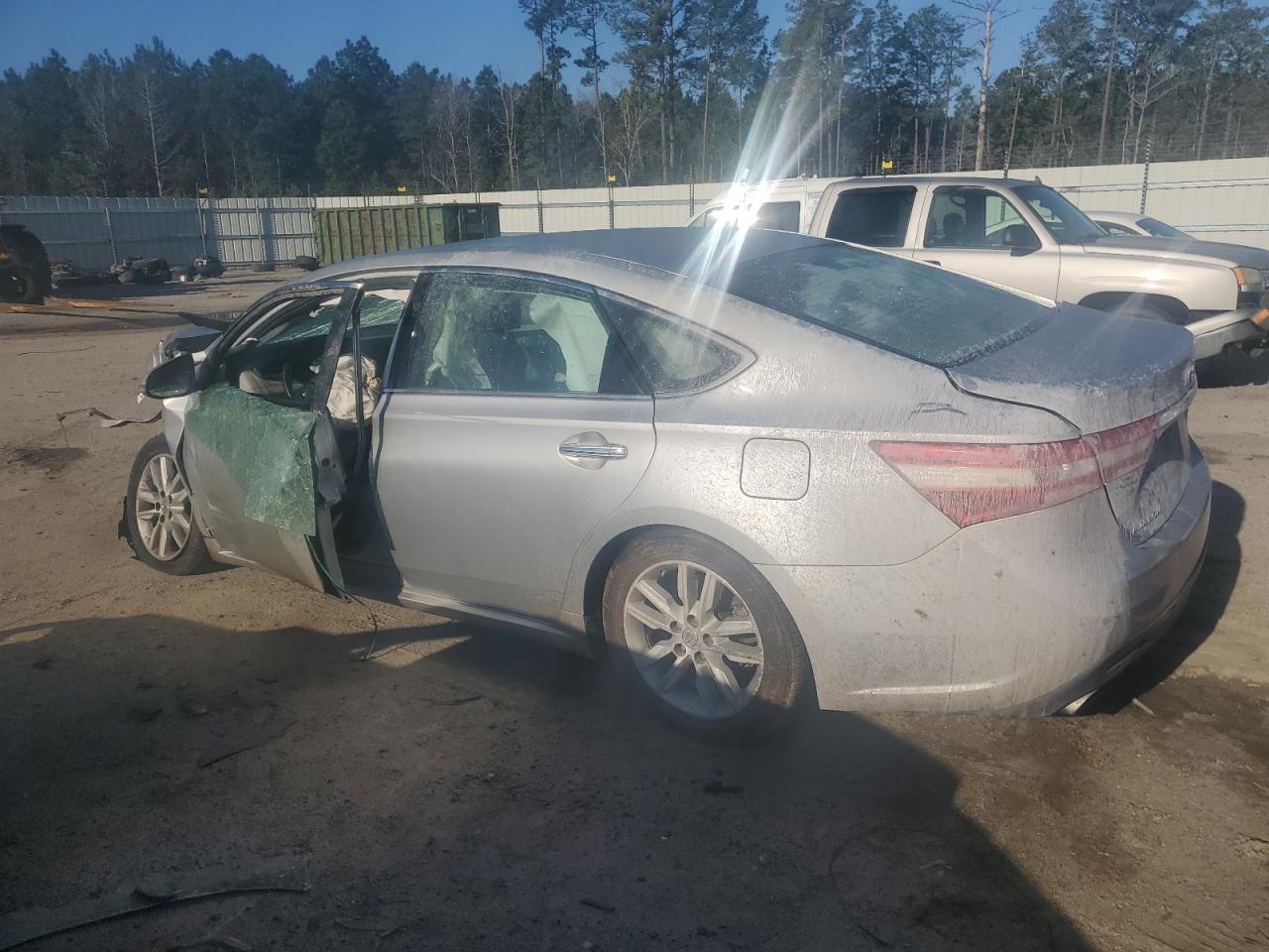 2013 Toyota Avalon - Image 2