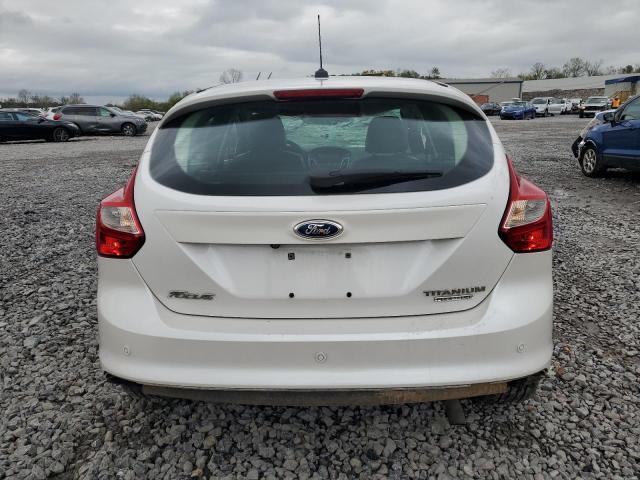  FORD FOCUS 2014 Белы