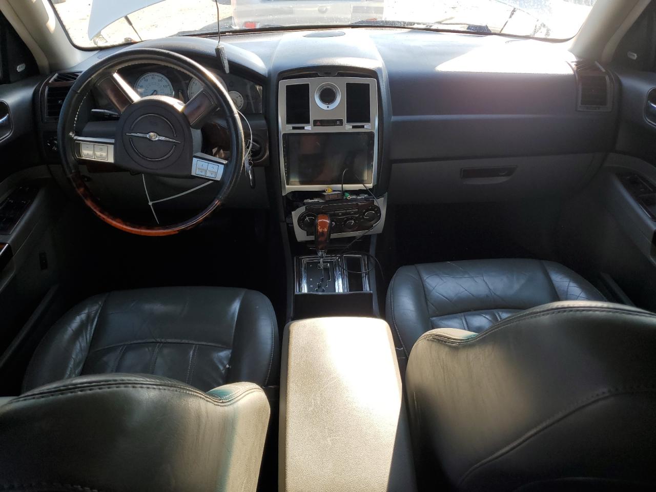 2005 Chrysler 300 - Image 8