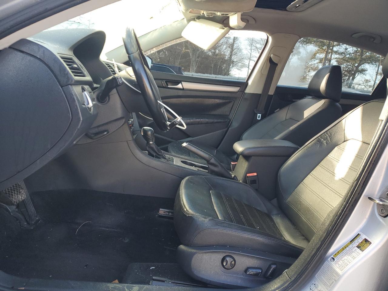 2015 Volkswagen Passat - Image 7