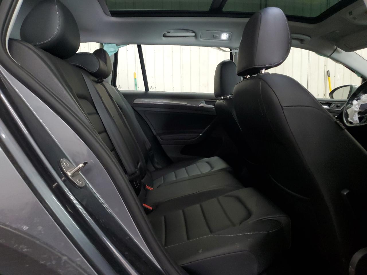 2018 Volkswagen Golf - Image 10