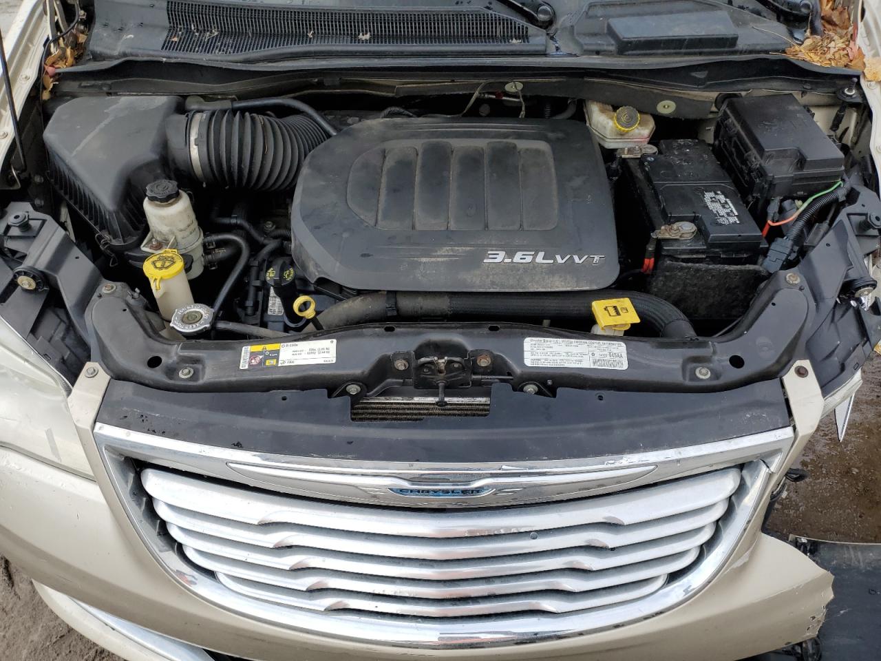 2013 Chrysler Town & Country - Image 14