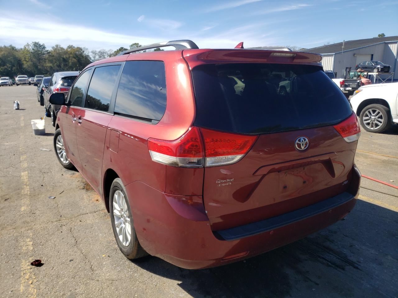 2013 Toyota Sienna - Image 2
