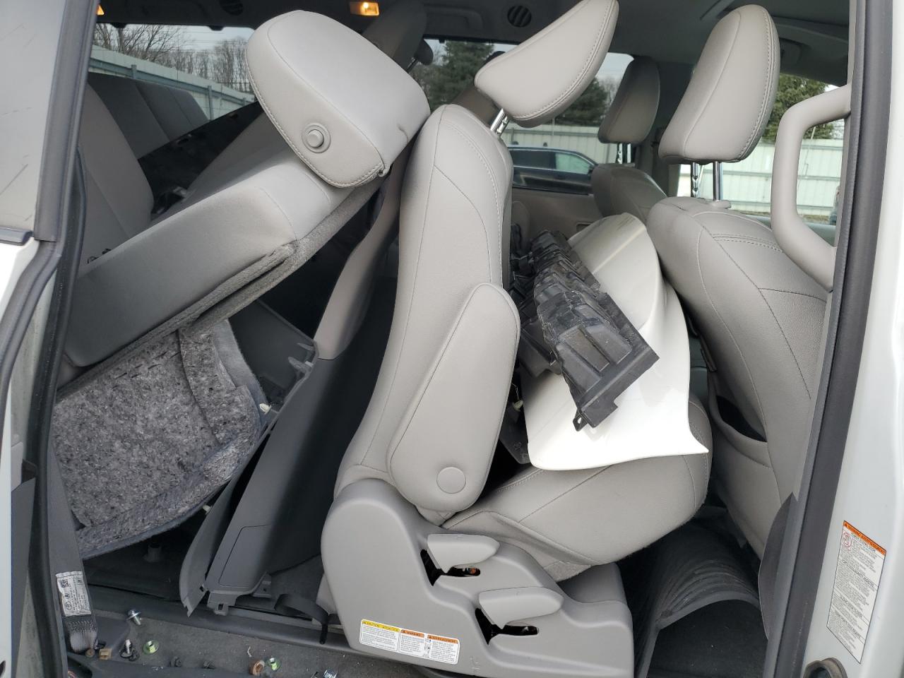 2018 Toyota Sienna - Image 11