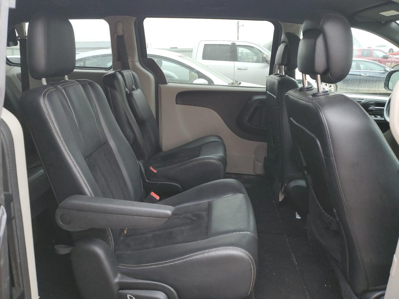 2017 Dodge Caravan - Image 11