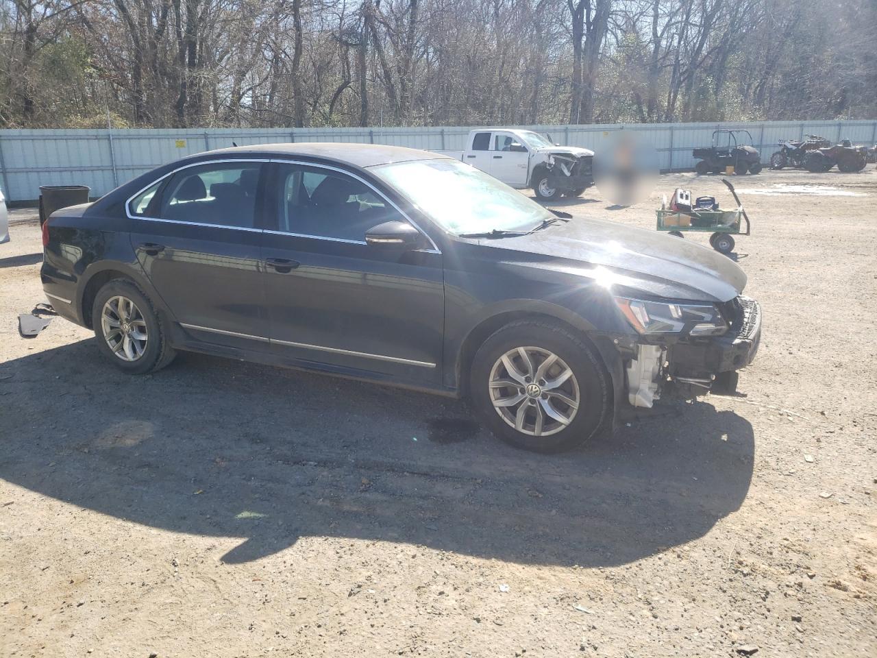 2016 Volkswagen Passat - Image 4