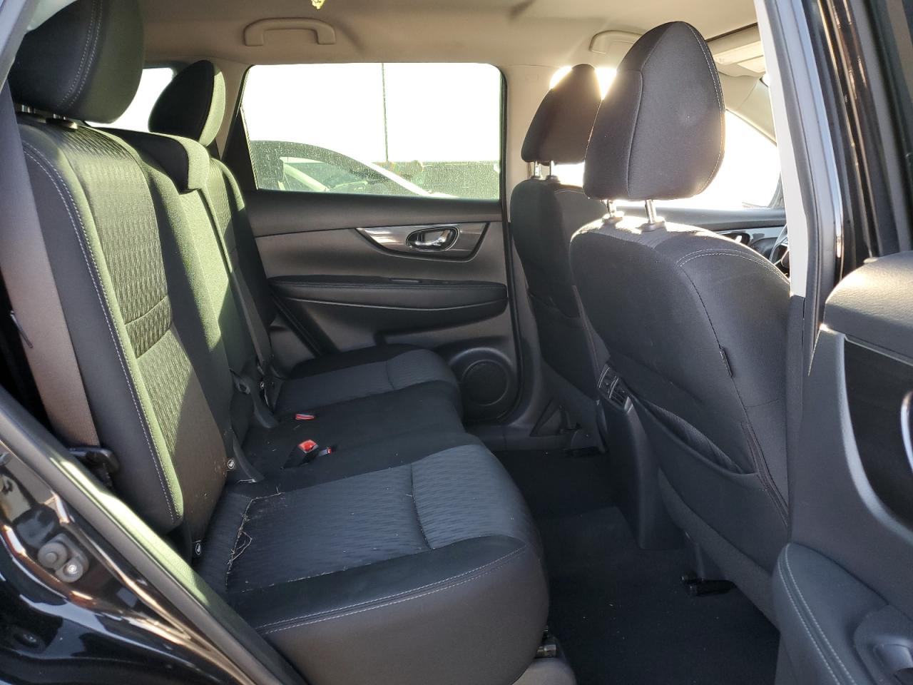 KNMAT2MT8JP586631 NISSAN ROGUE 2018