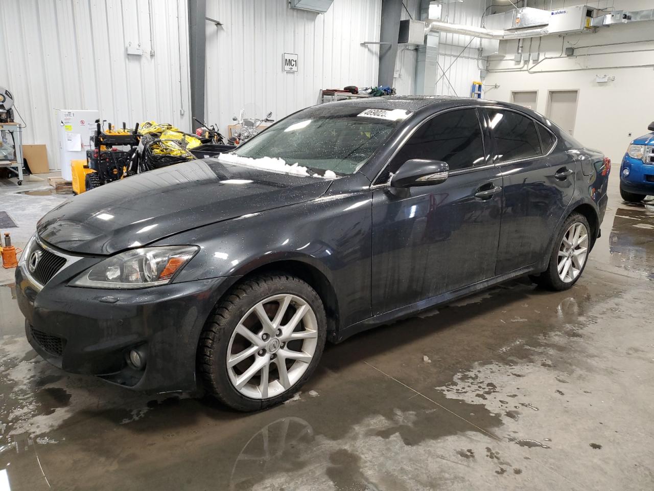 2011 Lexus Is 350 продається в Ottawa, ON - Vandalism