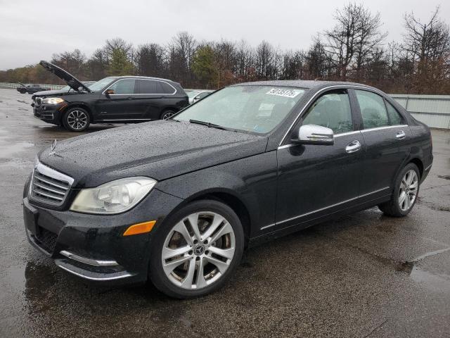 Седани MERCEDES-BENZ C-CLASS 2013 Чорний
