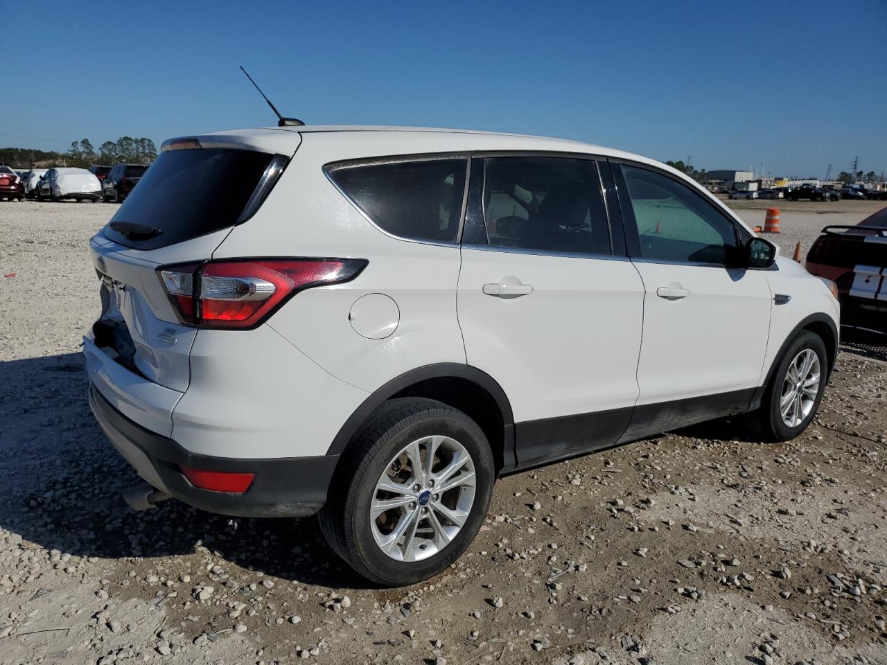 1FMCU0G91HUC52619 FORD ESCAPE 2017