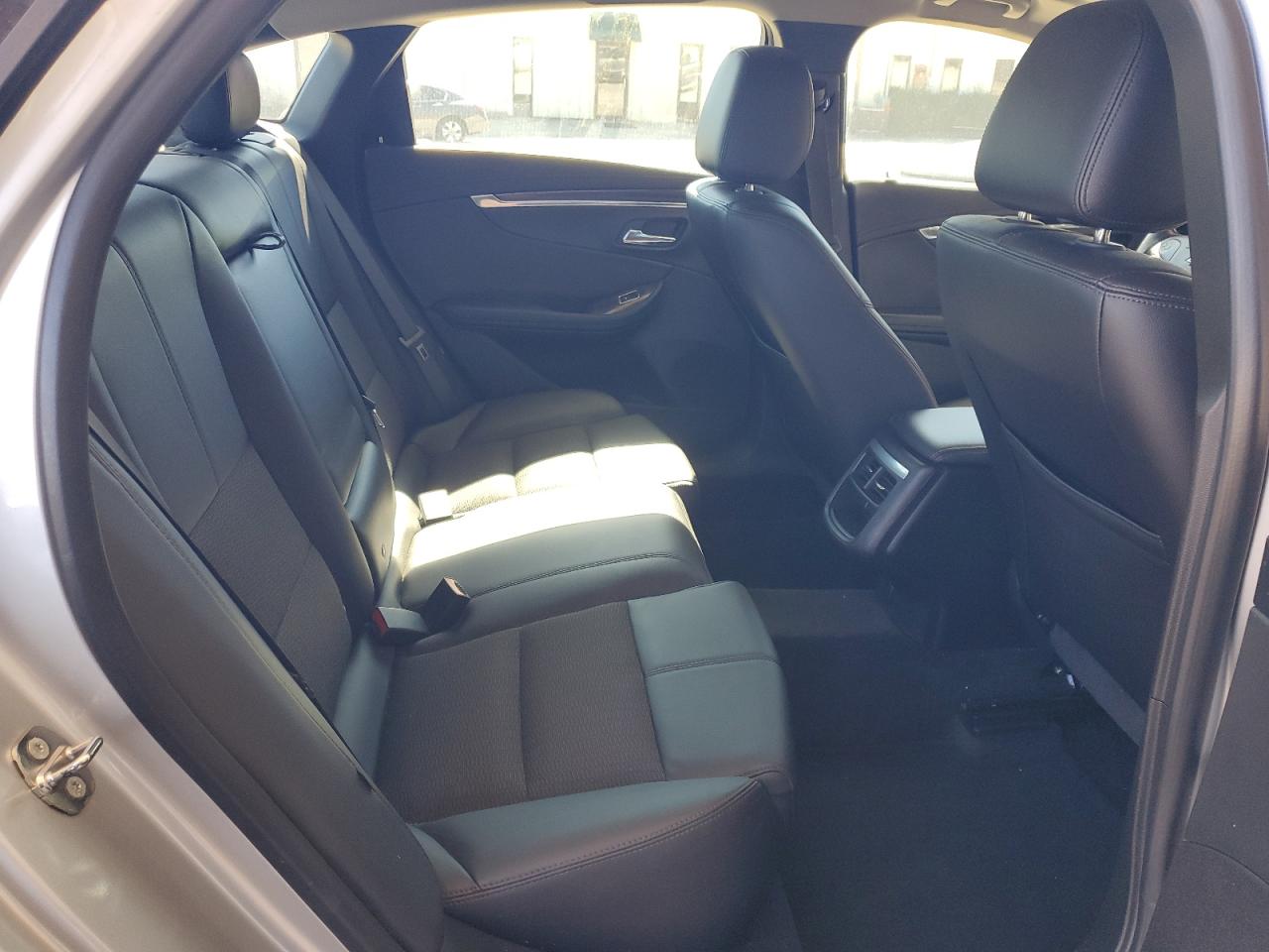 2015 Chevrolet Impala - Image 10