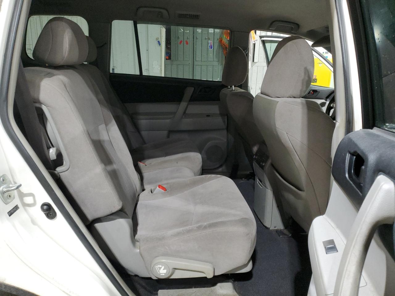 2013 Toyota Highlander - Image 11