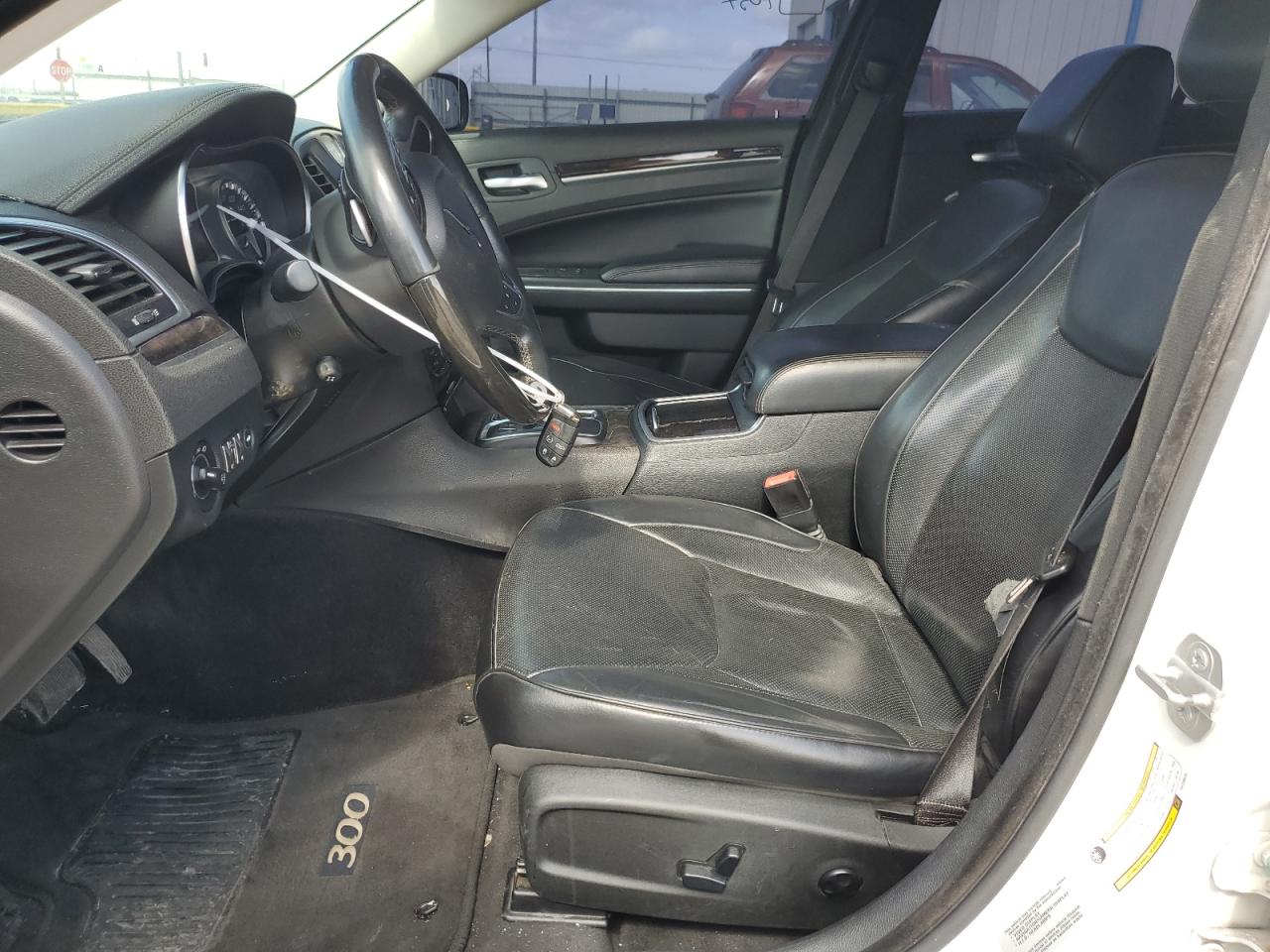 2015 Chrysler 300 - Image 7